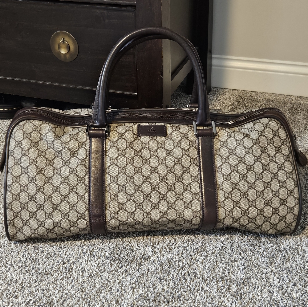 Unisex Gucci Supreme Monogram duffle  travel bag